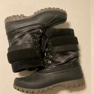 Storm by Cougar Black with Plaid Design Like New